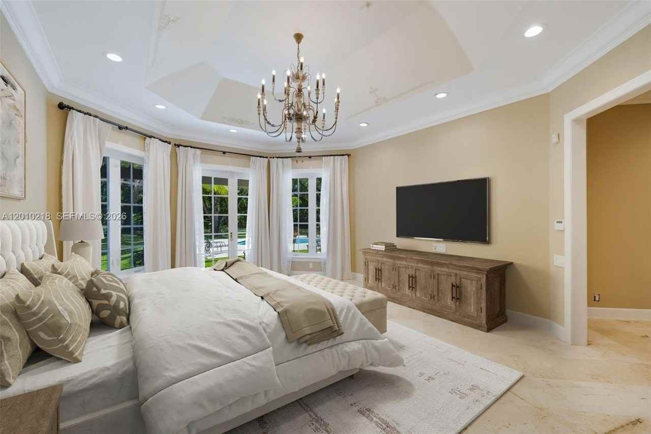 6905 Sw 75th Ave - Photo 4 of 50