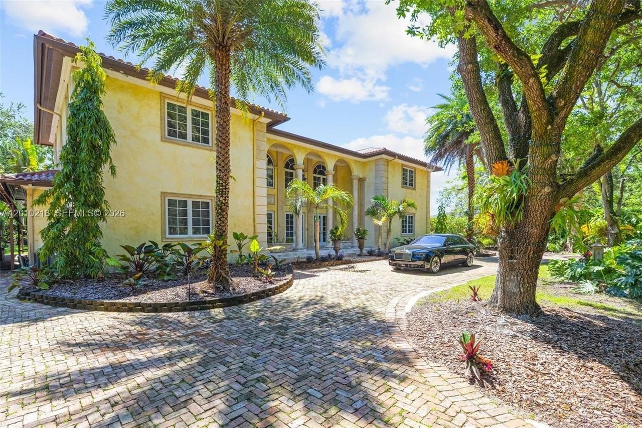 6905 Sw 75th Ave - Photo 6 of 50