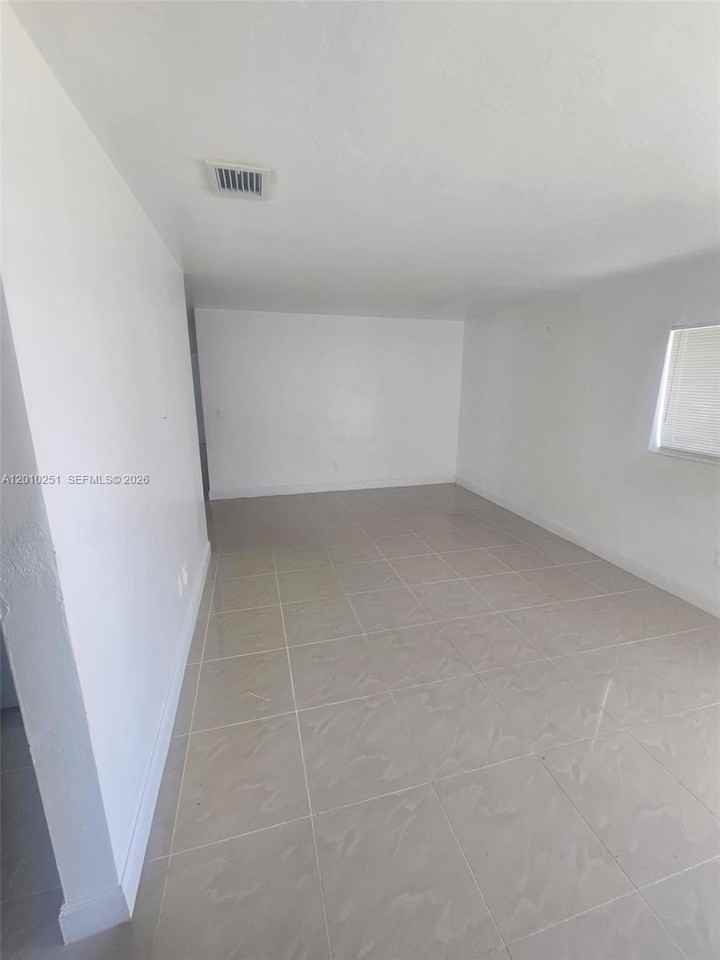 1149 Nw 76th St #1149 - Photo 3 of 8