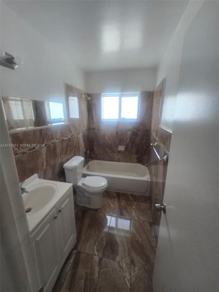 1149 Nw 76th St #1149 - Photo 4 of 8