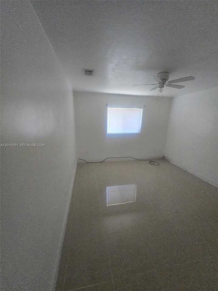 1149 Nw 76th St #1149 - Photo 5 of 8