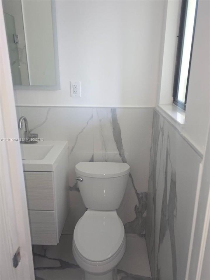 3300 Se 6th St #2 - Photo 6 of 7