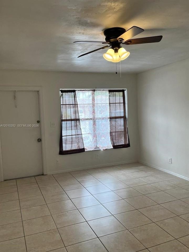 7721 Sw 10th Ct #B - Photo 4 of 10