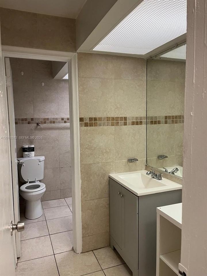 7721 Sw 10th Ct #B - Photo 6 of 10