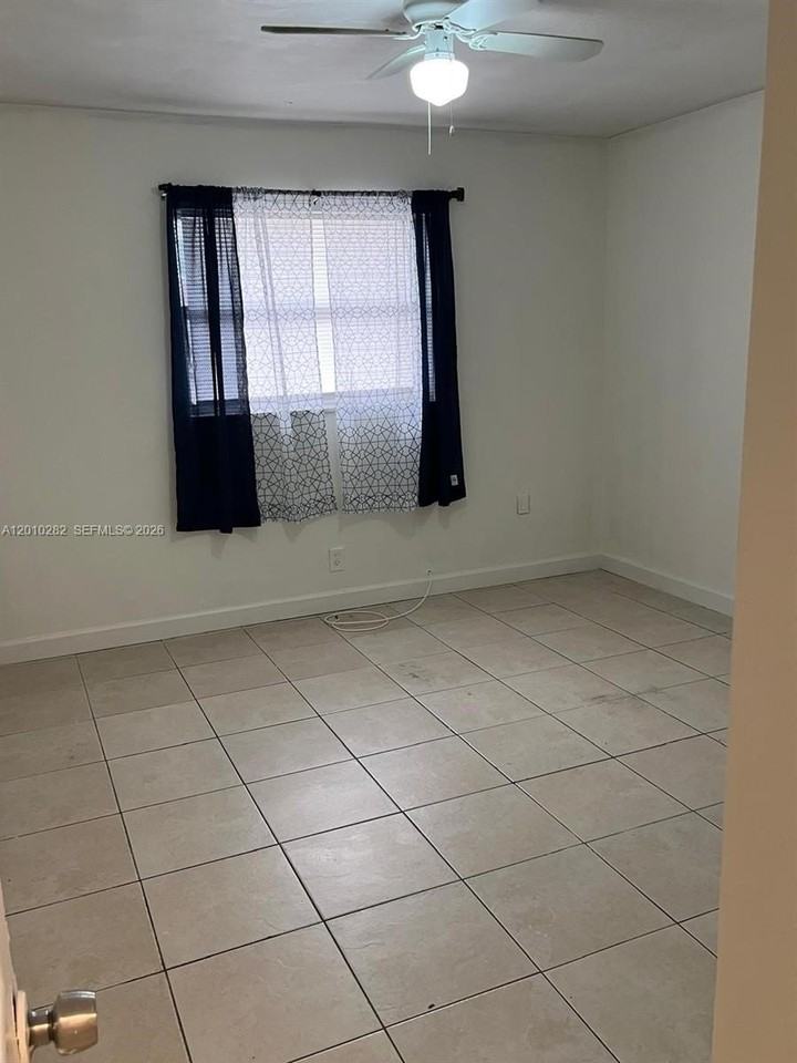 7721 Sw 10th Ct #B - Photo 7 of 10