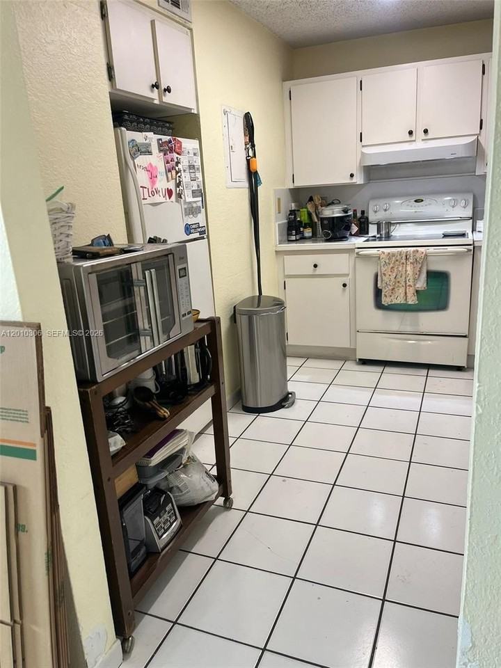2735 W 52nd St #502 - Photo 6 of 10