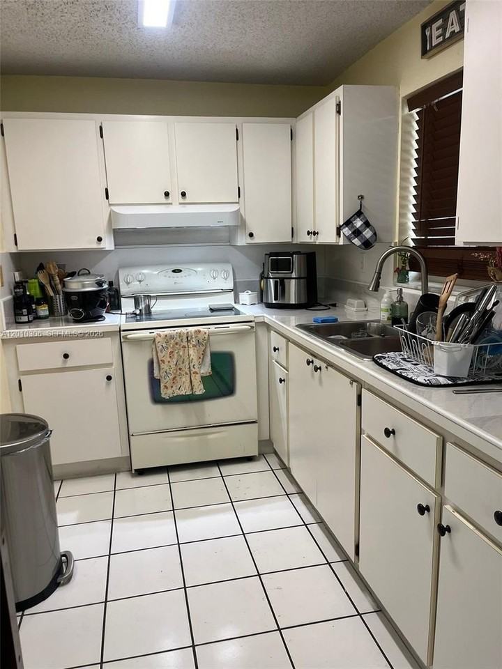 2735 W 52nd St #502 - Photo 7 of 10