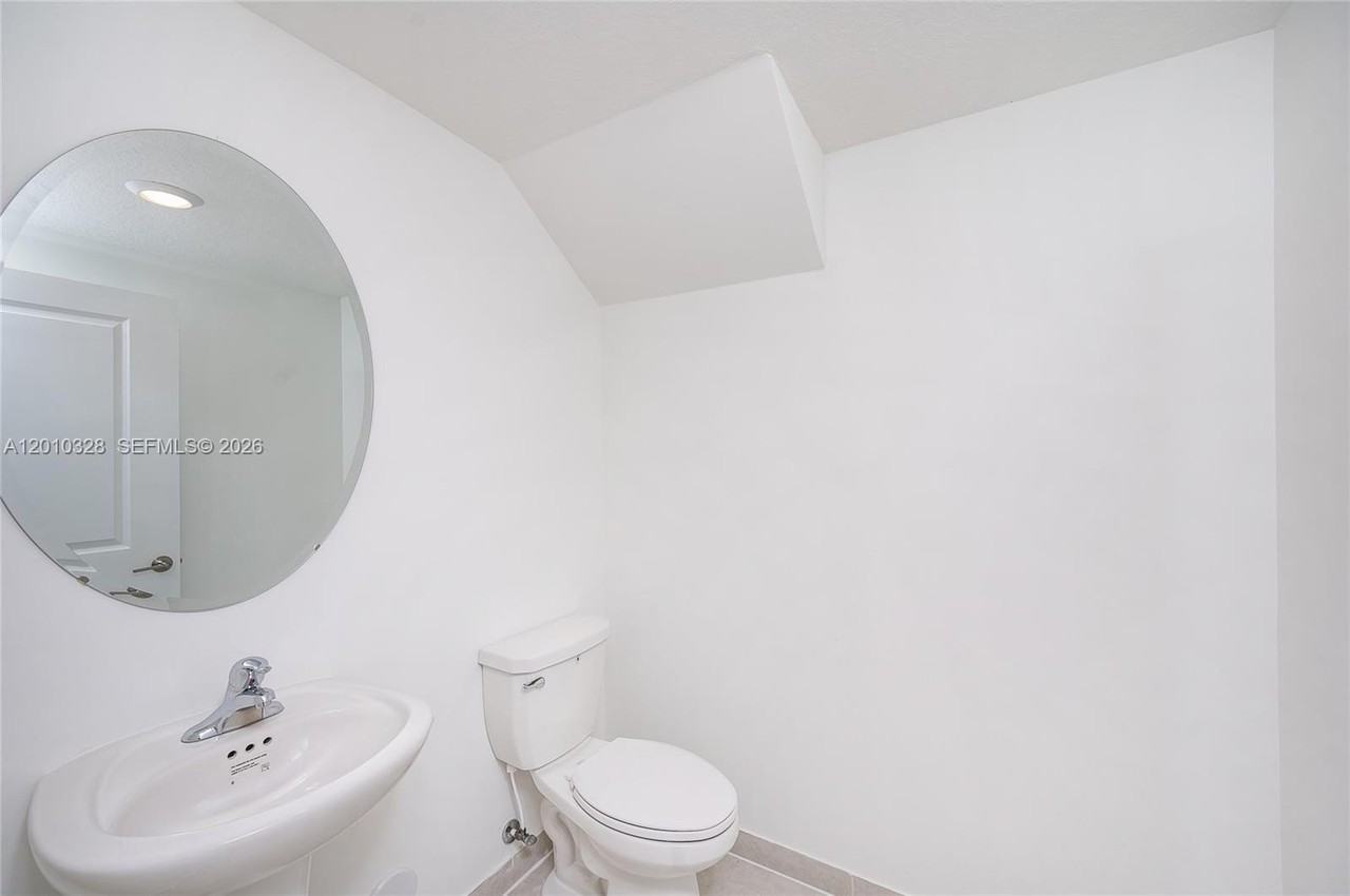 2642 Se 10th St - Photo 6 of 30