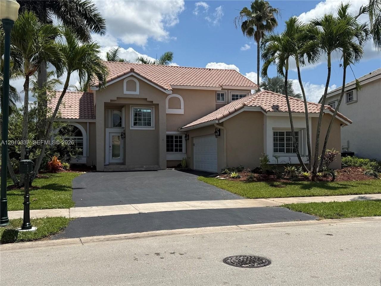 1070 Capistrano