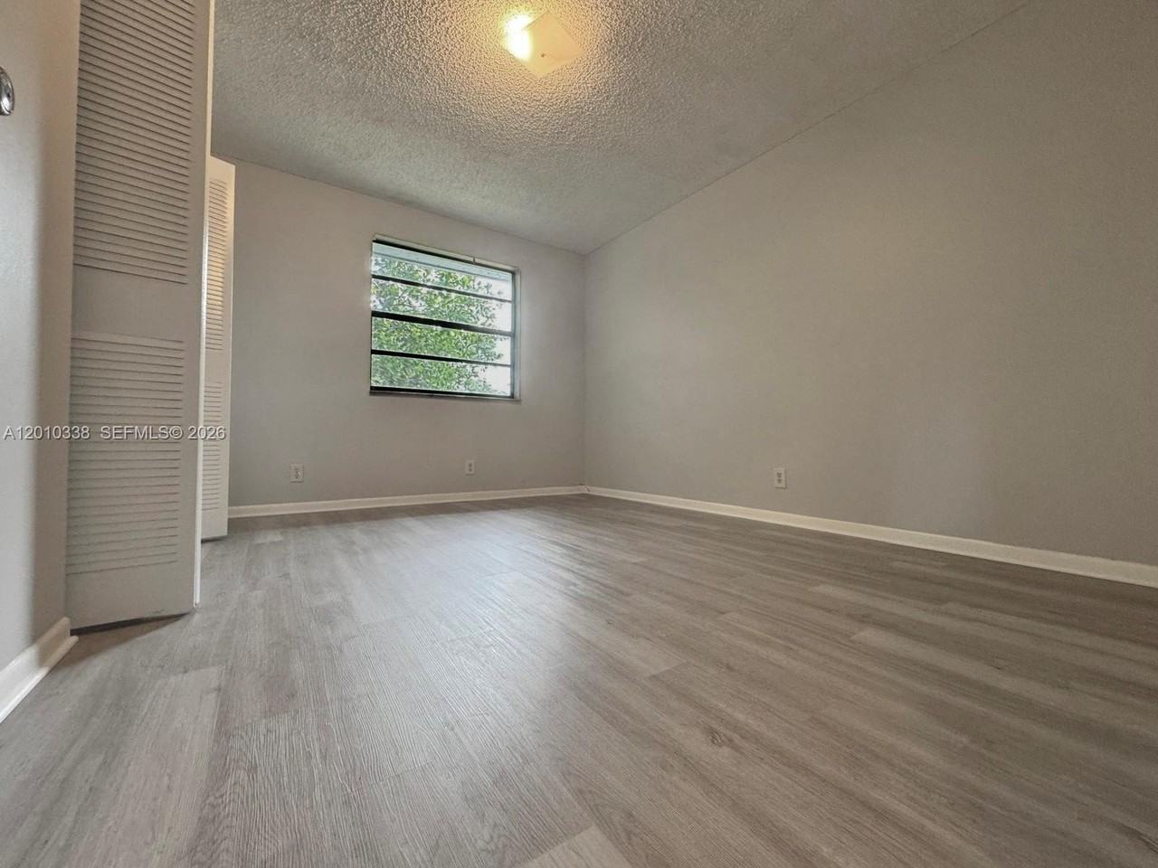 10947 Nw 45th St - Photo 3 of 9