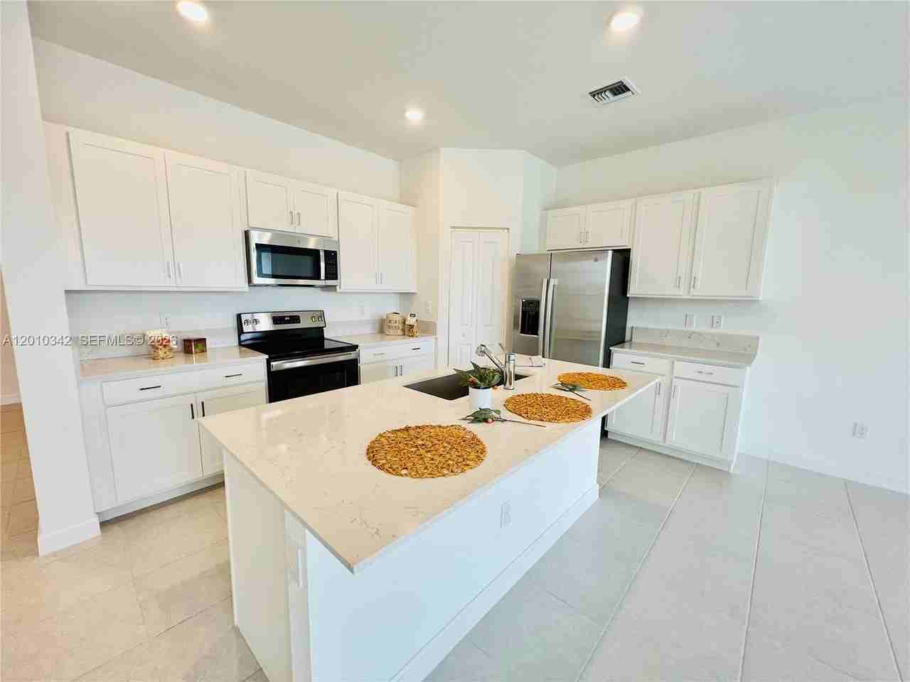 6909 Harbours Edge Ave #6909 - Photo 5 of 17