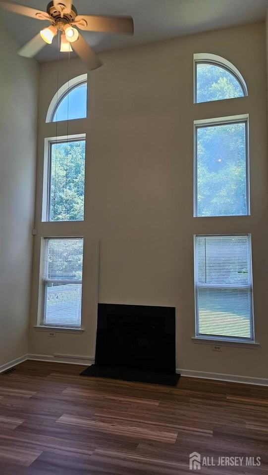 405 Cobblestone Ct - Photo 2 of 36