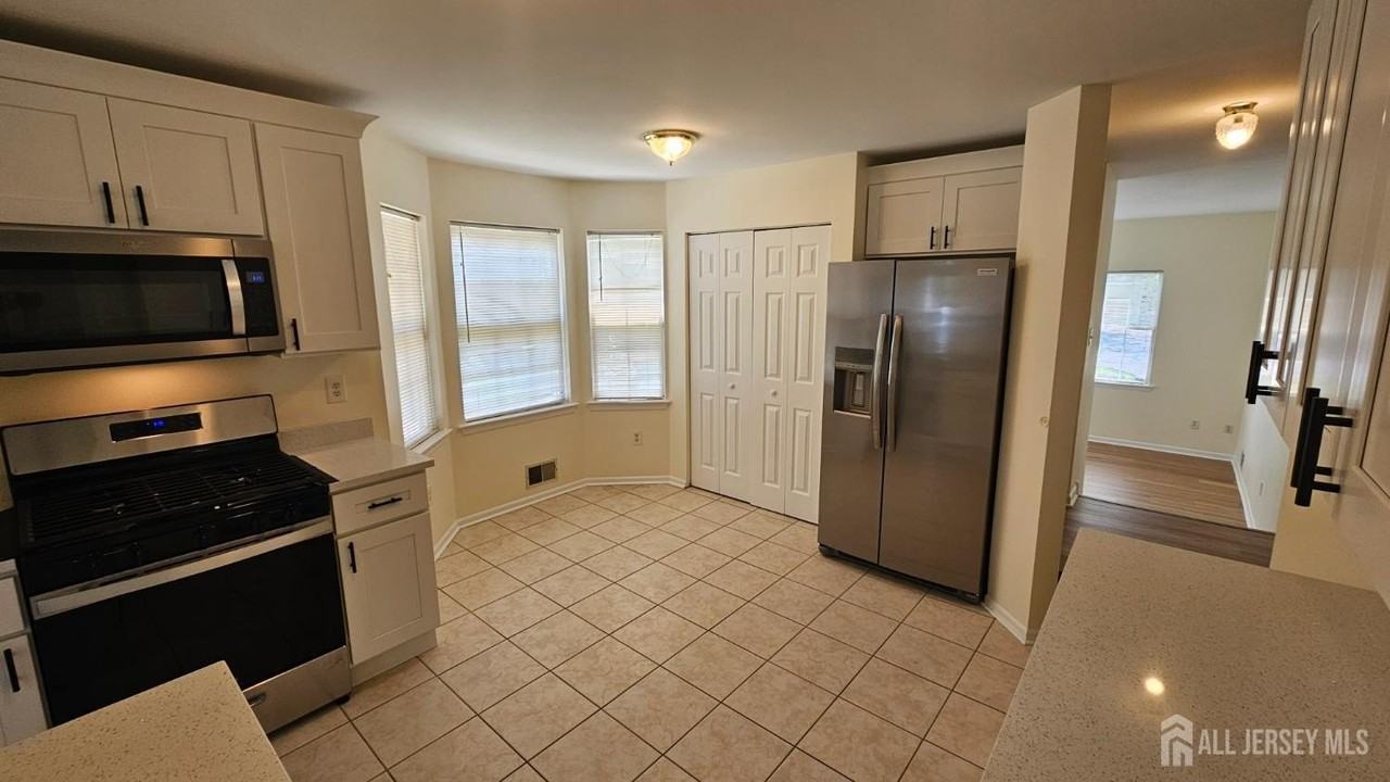 405 Cobblestone Ct - Photo 5 of 36