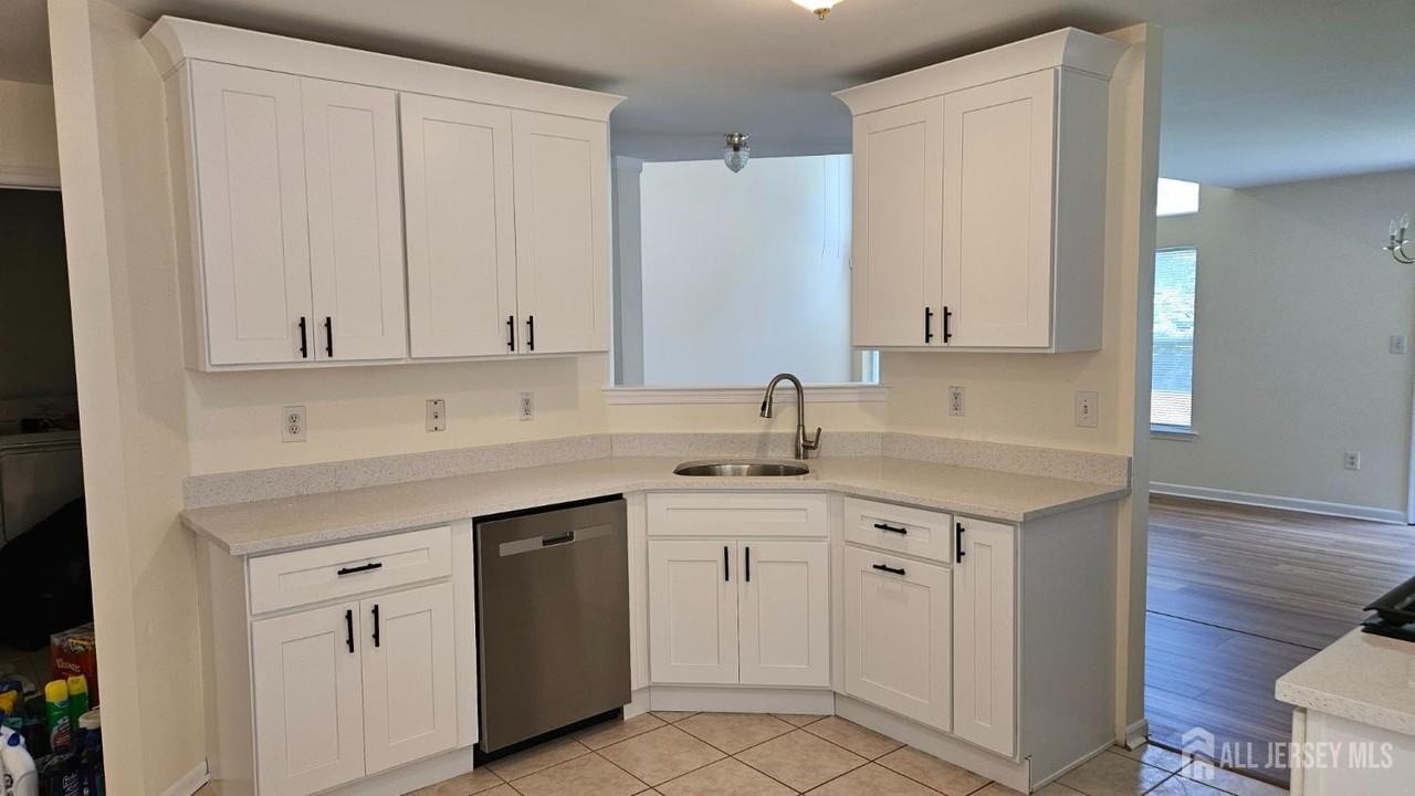 405 Cobblestone Ct - Photo 7 of 36