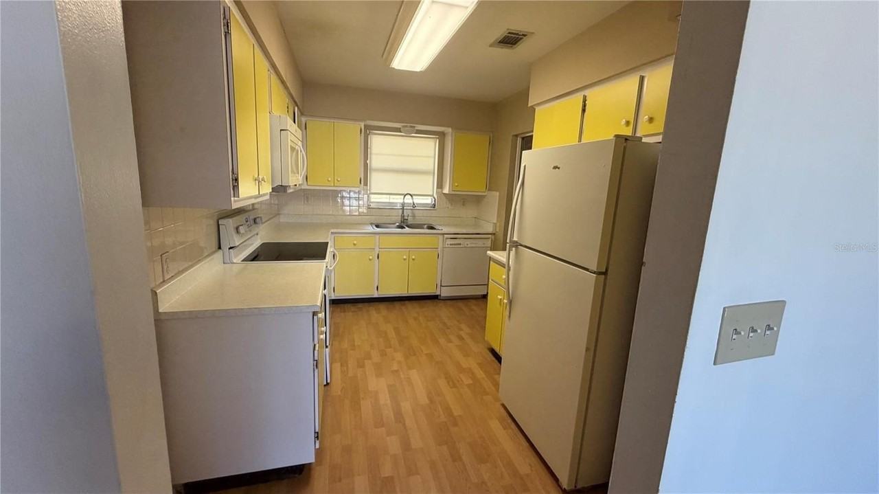 339 Pine Tree Rd - Photo 7 of 22