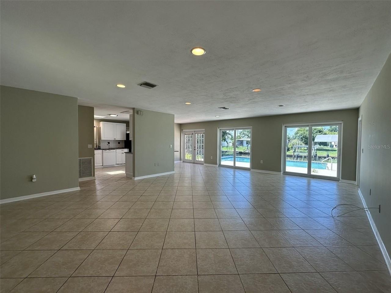 835 Conreid Dr Ne - Photo 5 of 42