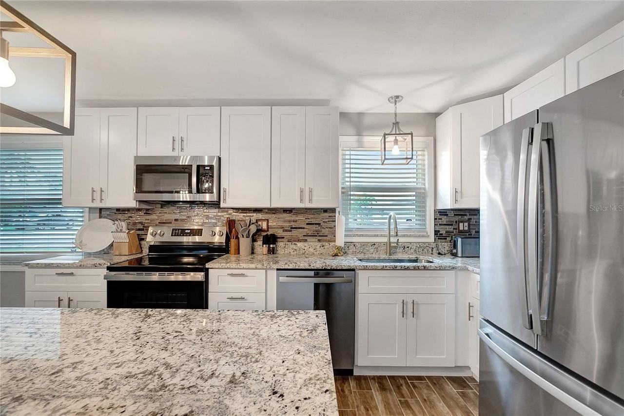 242 176th Ave E - Photo 5 of 40