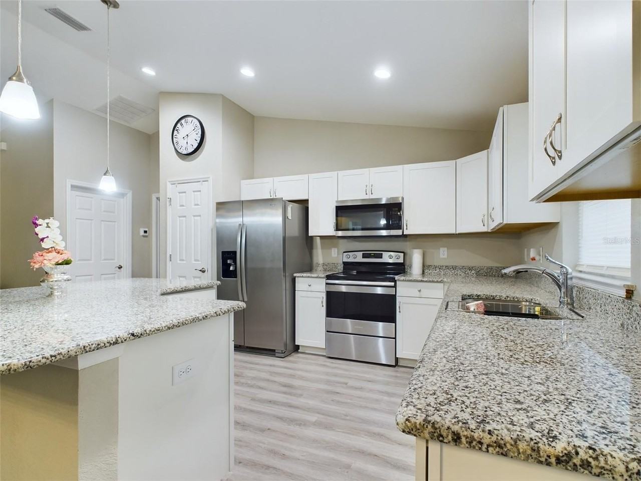 10102 Sw 188th Cir - Photo 5 of 17
