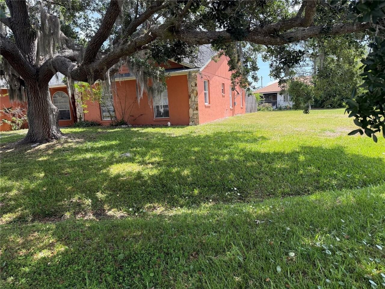 925 Derbyshire Dr - Photo 2 of 20