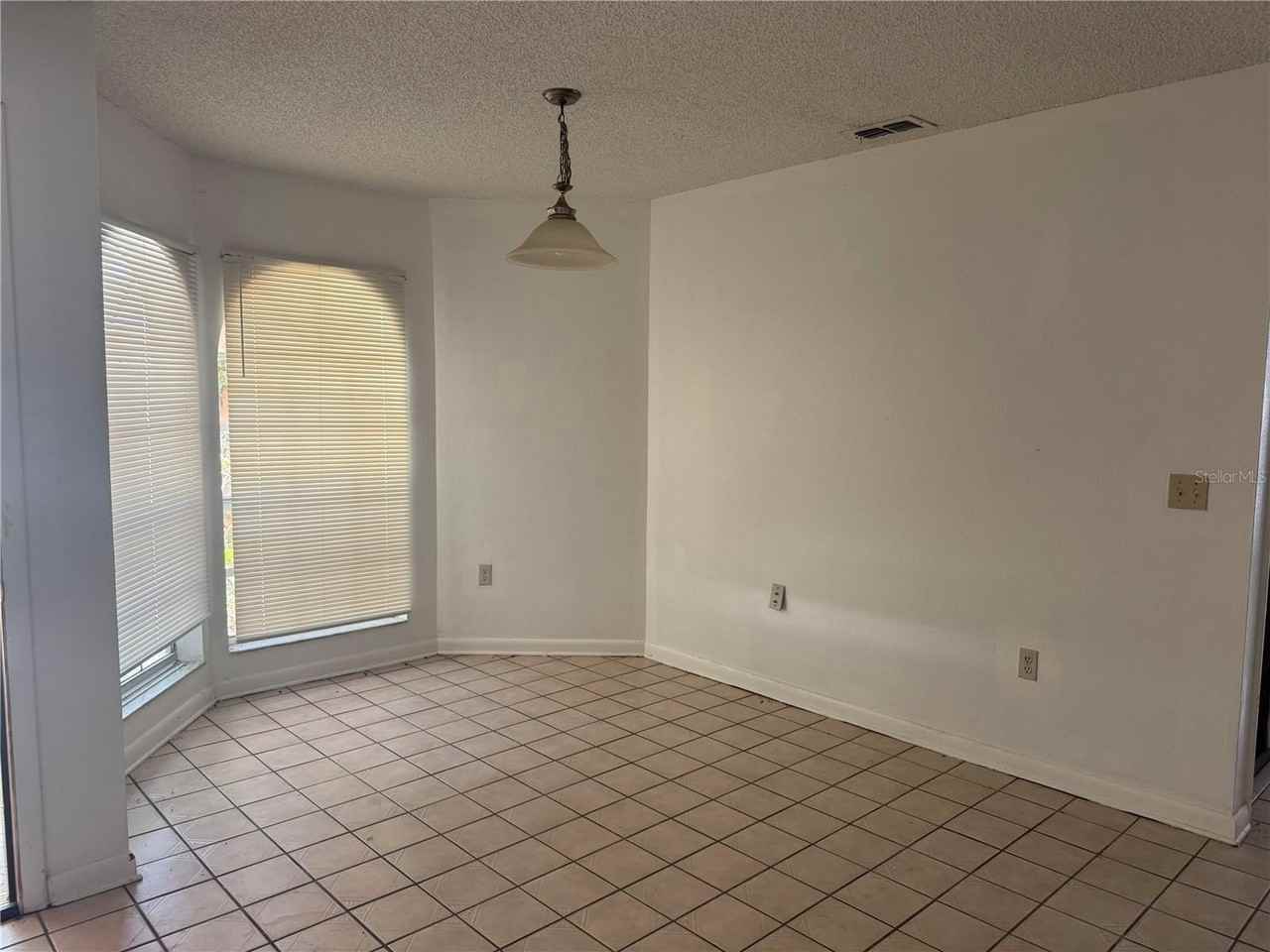925 Derbyshire Dr - Photo 3 of 20
