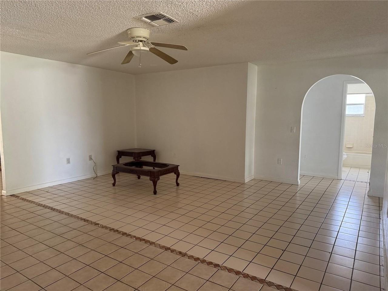 925 Derbyshire Dr - Photo 5 of 20