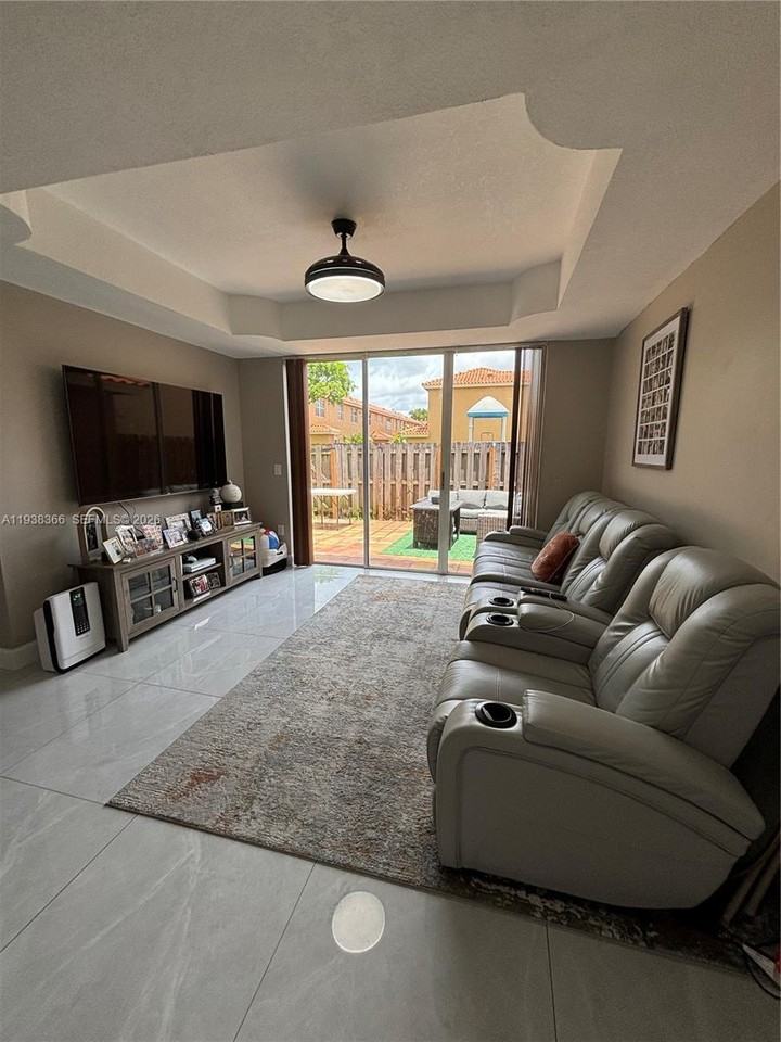 14218 Sw 176th Ter - Photo 2 of 8