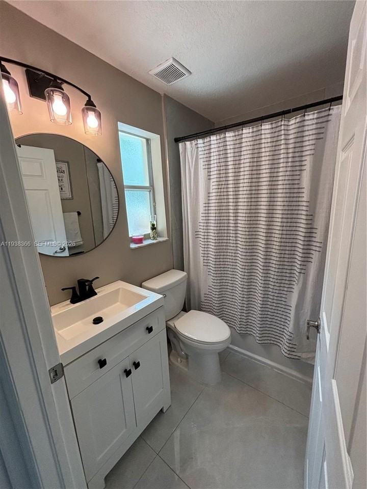 14218 Sw 176th Ter - Photo 5 of 8