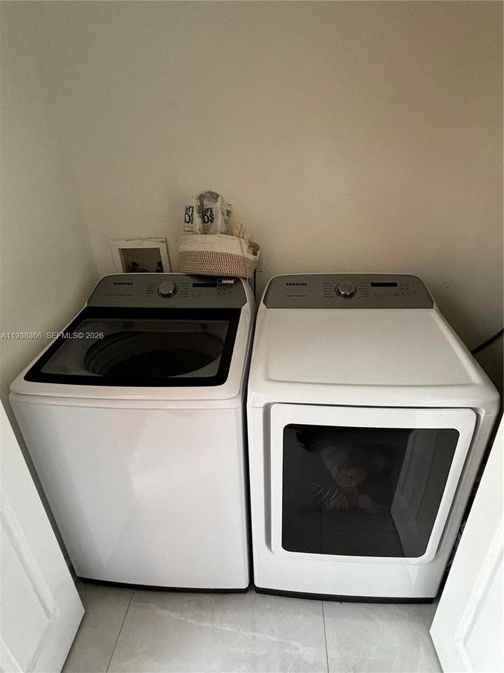 14218 Sw 176th Ter - Photo 6 of 8