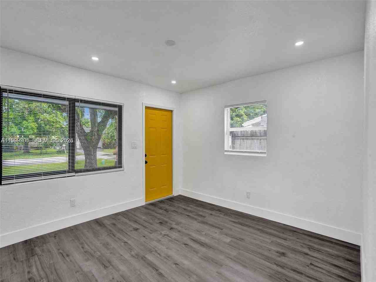 6420 Sw 22nd Ct - Photo 2 of 8