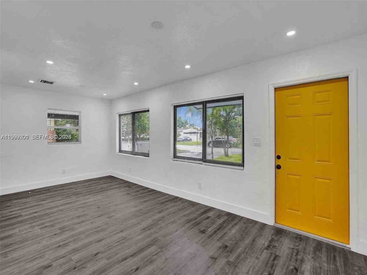 6420 Sw 22nd Ct - Photo 3 of 8