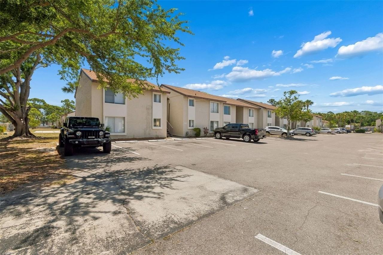 2725 Hidden Lake Blvd #C