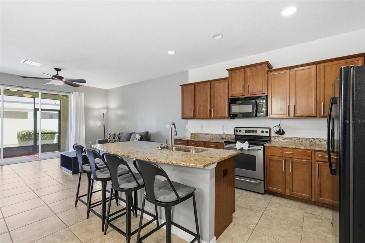 10425 Red Carpet Ct - Photo 4 of 30