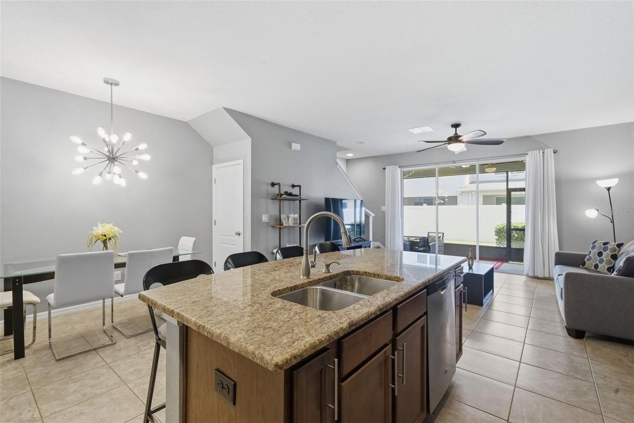 10425 Red Carpet Ct - Photo 7 of 30