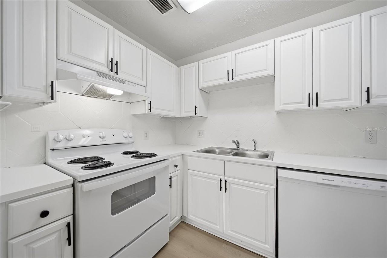 13690 Orange Sunset Dr #202 - Photo 5 of 20