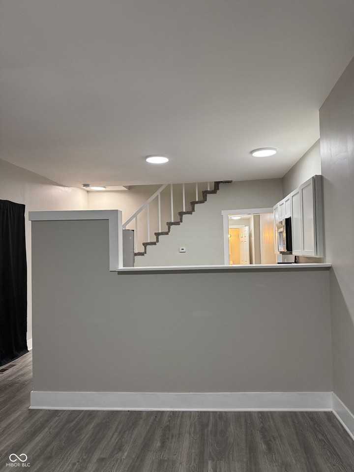 1341 N Gale St - Photo 2 of 9