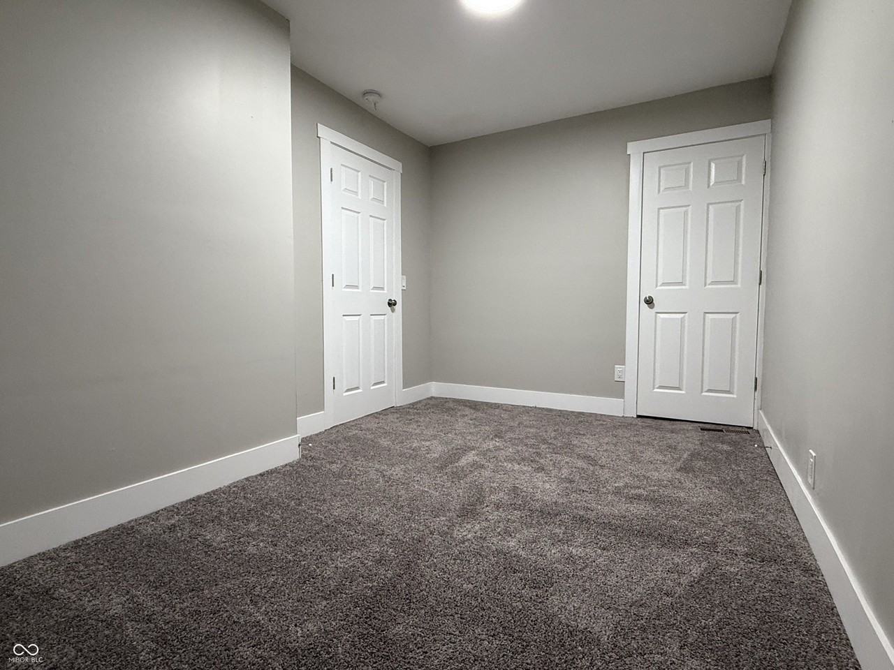 1341 N Gale St - Photo 6 of 9