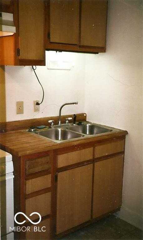 2001 N Talbott St - Photo 3 of 4