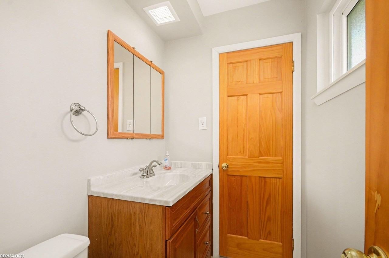3902 Springer Ave - Photo 7 of 22