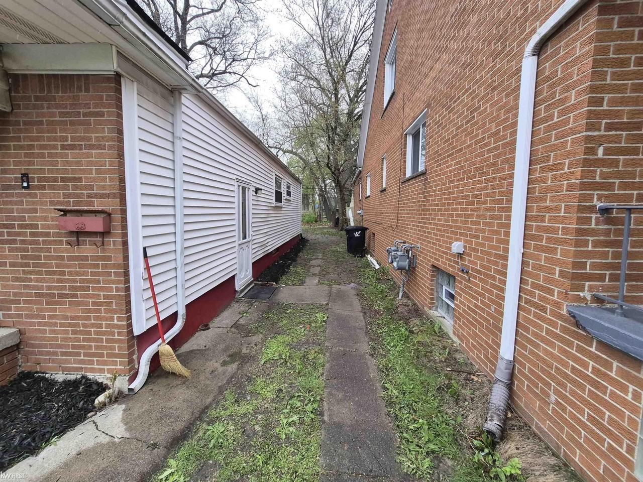 18884 Bloom St #NA - Photo 3 of 17