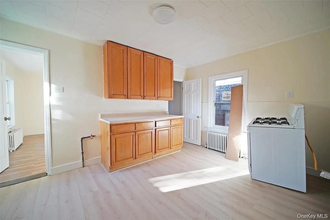 45 Linden St - Photo 6 of 9