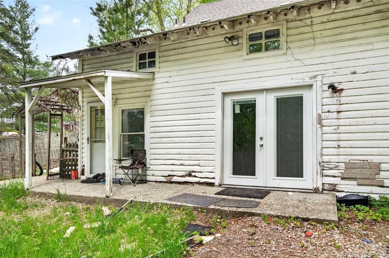 79 Quaker Hill Rd #2 - Photo 2 of 32