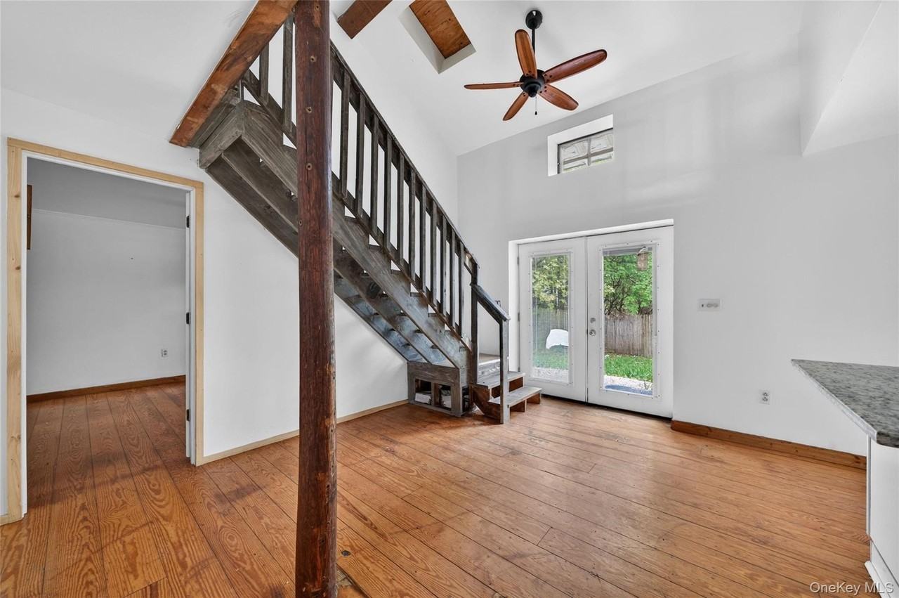 79 Quaker Hill Rd #2 - Photo 3 of 32