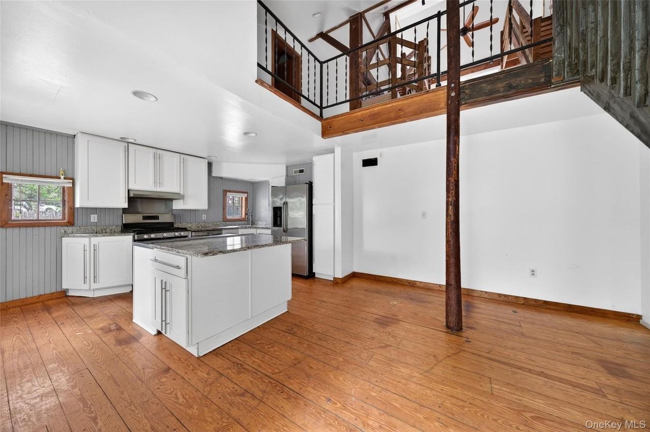 79 Quaker Hill Rd #2 - Photo 5 of 32