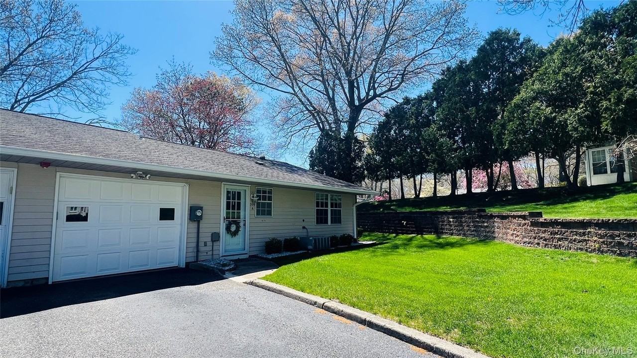 399 Woodbridge Dr #A - Photo 2 of 10