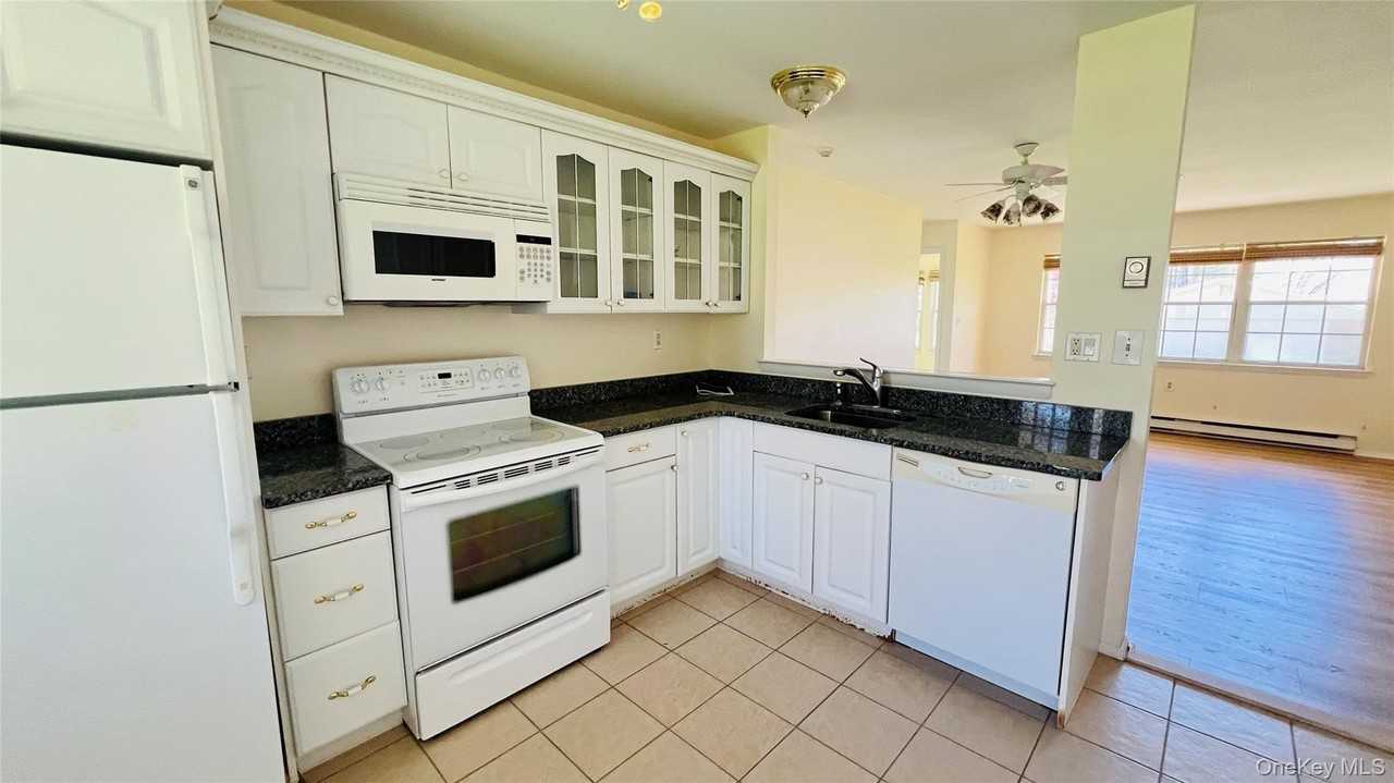 399 Woodbridge Dr #A - Photo 5 of 10