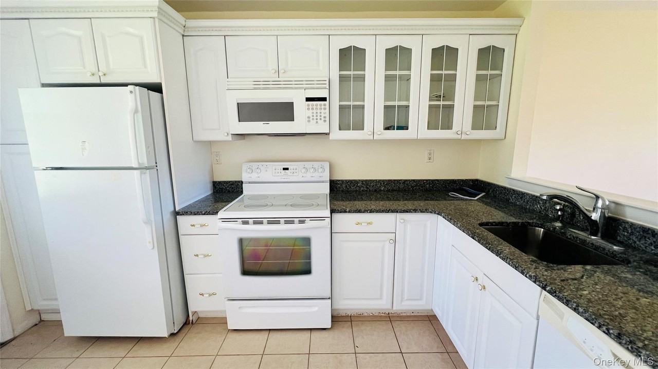 399 Woodbridge Dr #A - Photo 6 of 10