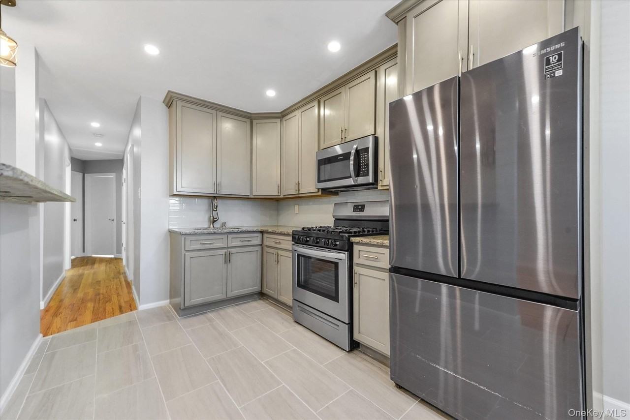 638 E 84th St #2 - Photo 5 of 15