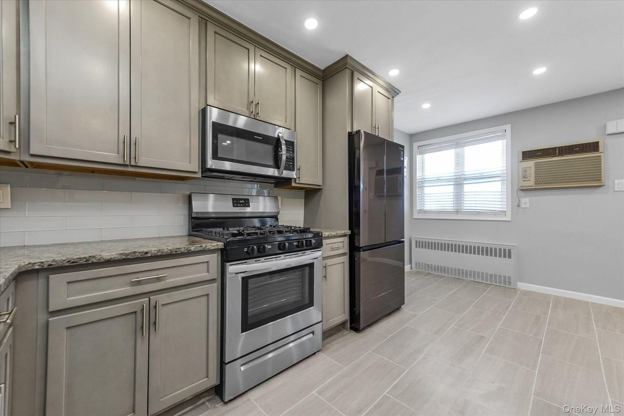 638 E 84th St #2 - Photo 6 of 15