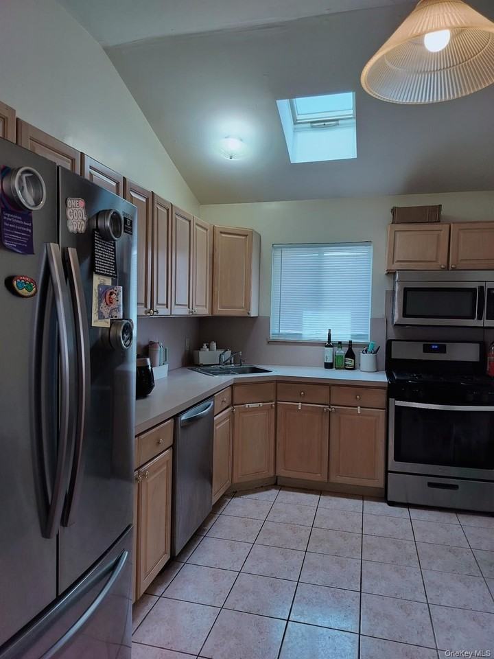 57 Dunwood Rd #B - Photo 2 of 8