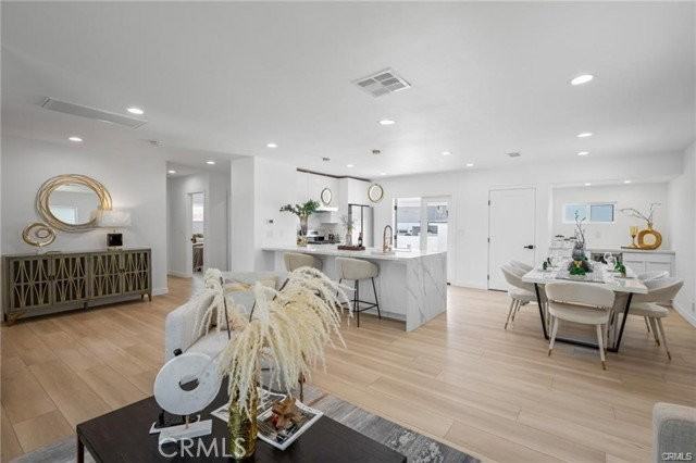 2734 Armour Ln - Photo 4 of 8